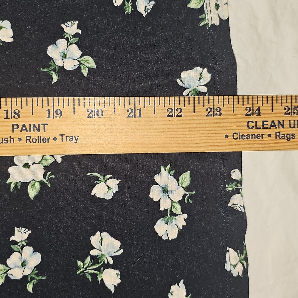 Old Navy Women's Large Luxe Crew-Neck Blue Floral Top Used - Picture 7 of 10